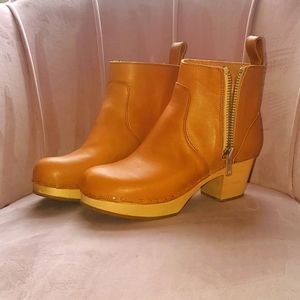 EUC Swedish Hasbeen Tan Booties sz 37/US 6.5-7